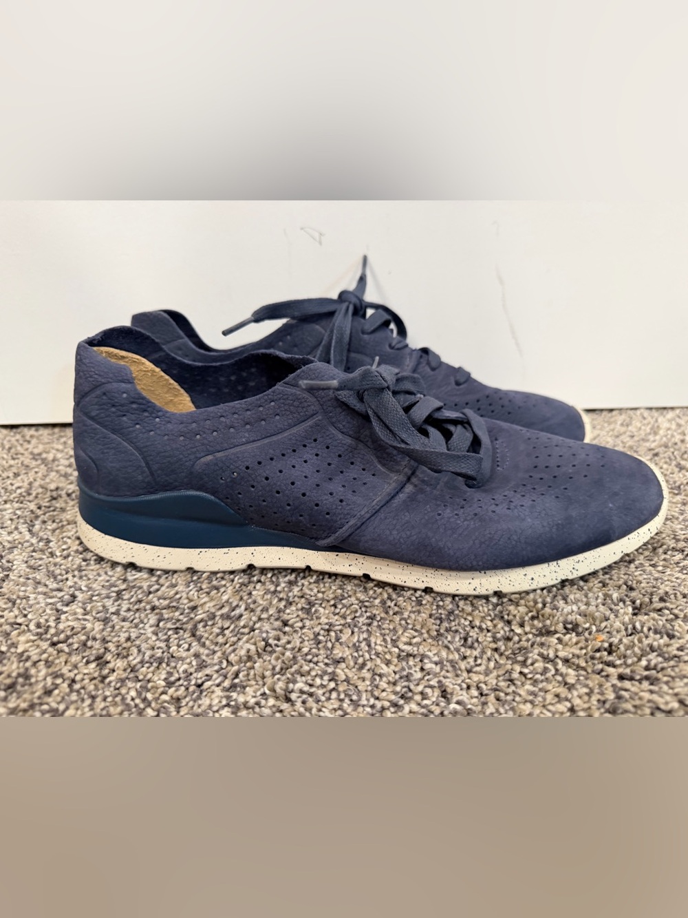 UGG Women's Tye sneakers in Navy size 9.5 EUC